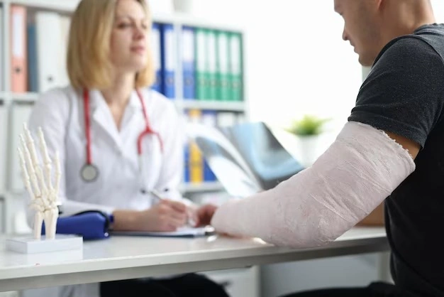 Patient with a cast on a broken arm consulting a Rapid Care doctor about fracture treatment in Fayetteville, NC